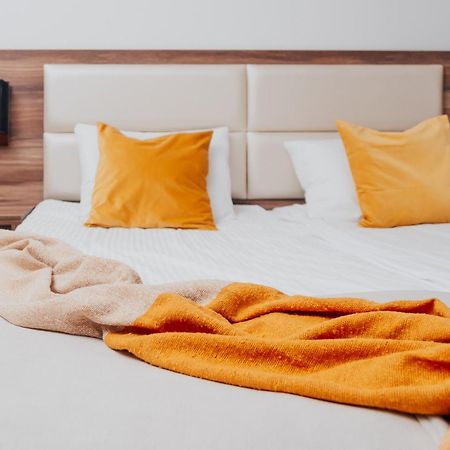 Hotel Sphinx Zabia Wola エクステリア 写真