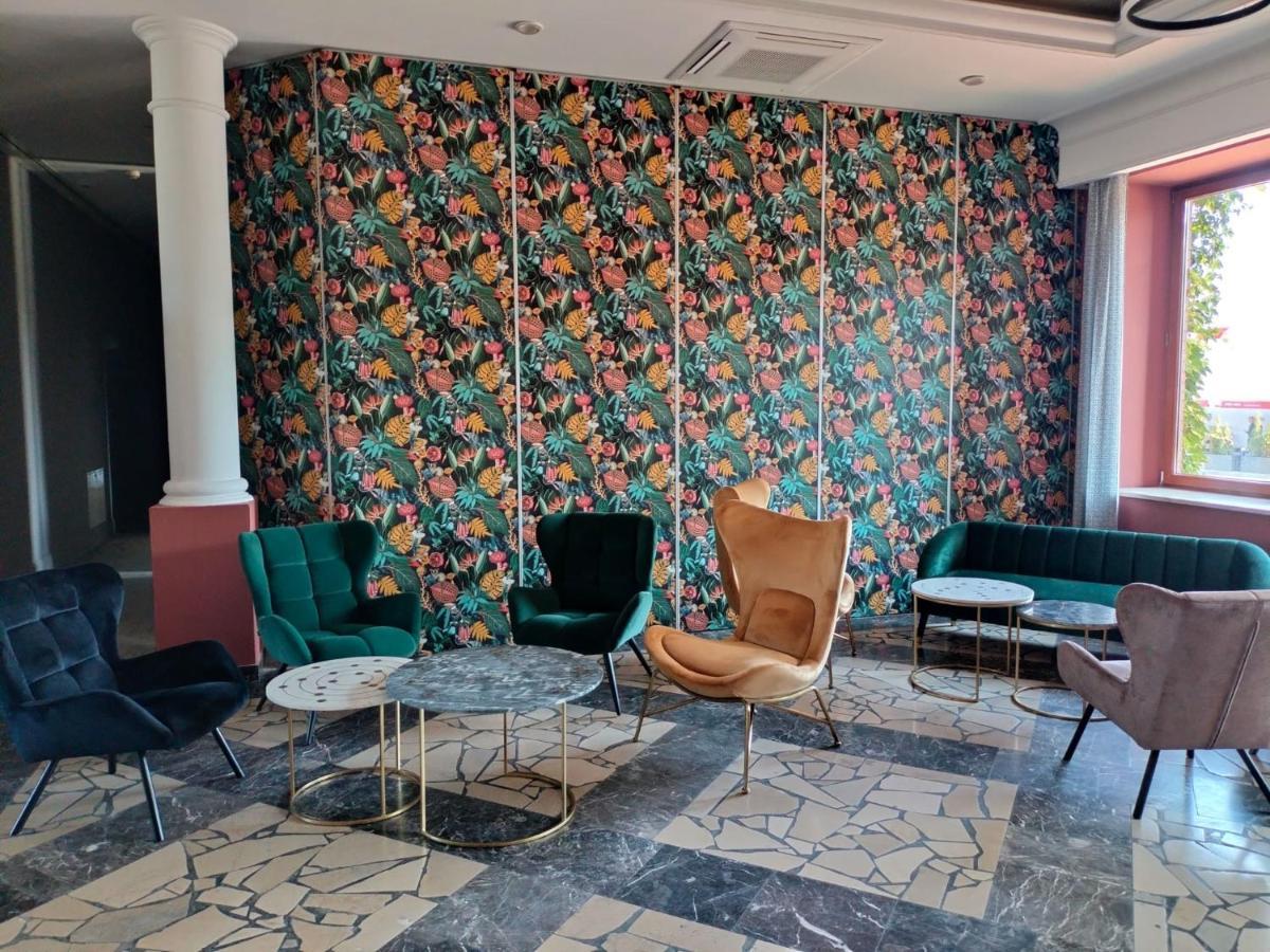 Hotel Sphinx Zabia Wola エクステリア 写真