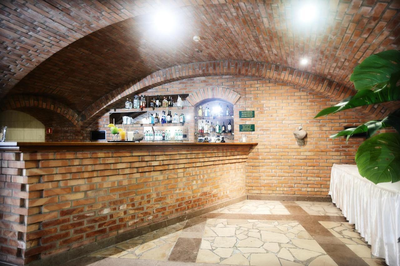 Hotel Sphinx Zabia Wola エクステリア 写真