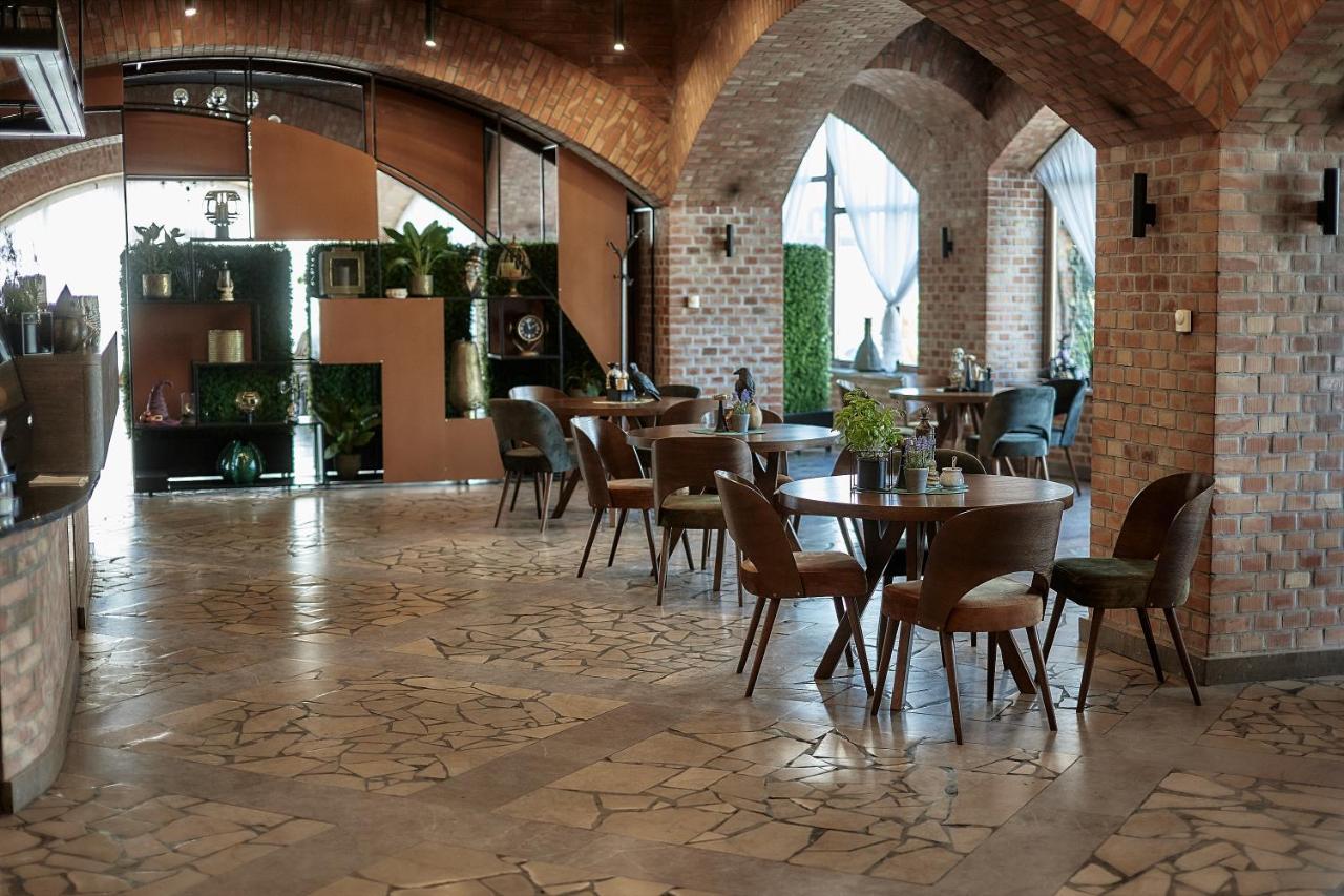 Hotel Sphinx Zabia Wola エクステリア 写真