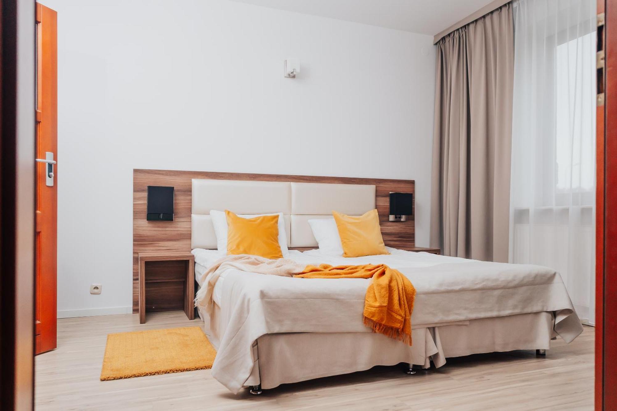 Hotel Sphinx Zabia Wola エクステリア 写真