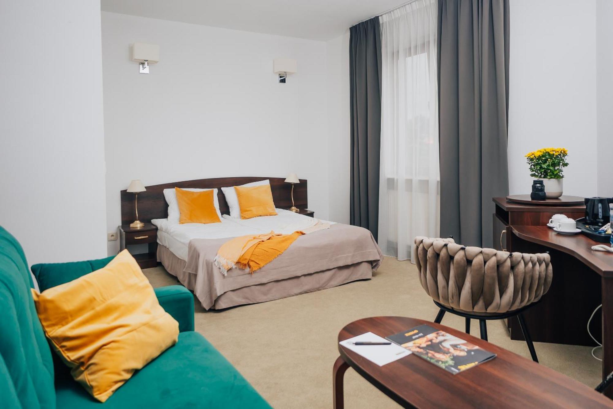 Hotel Sphinx Zabia Wola エクステリア 写真
