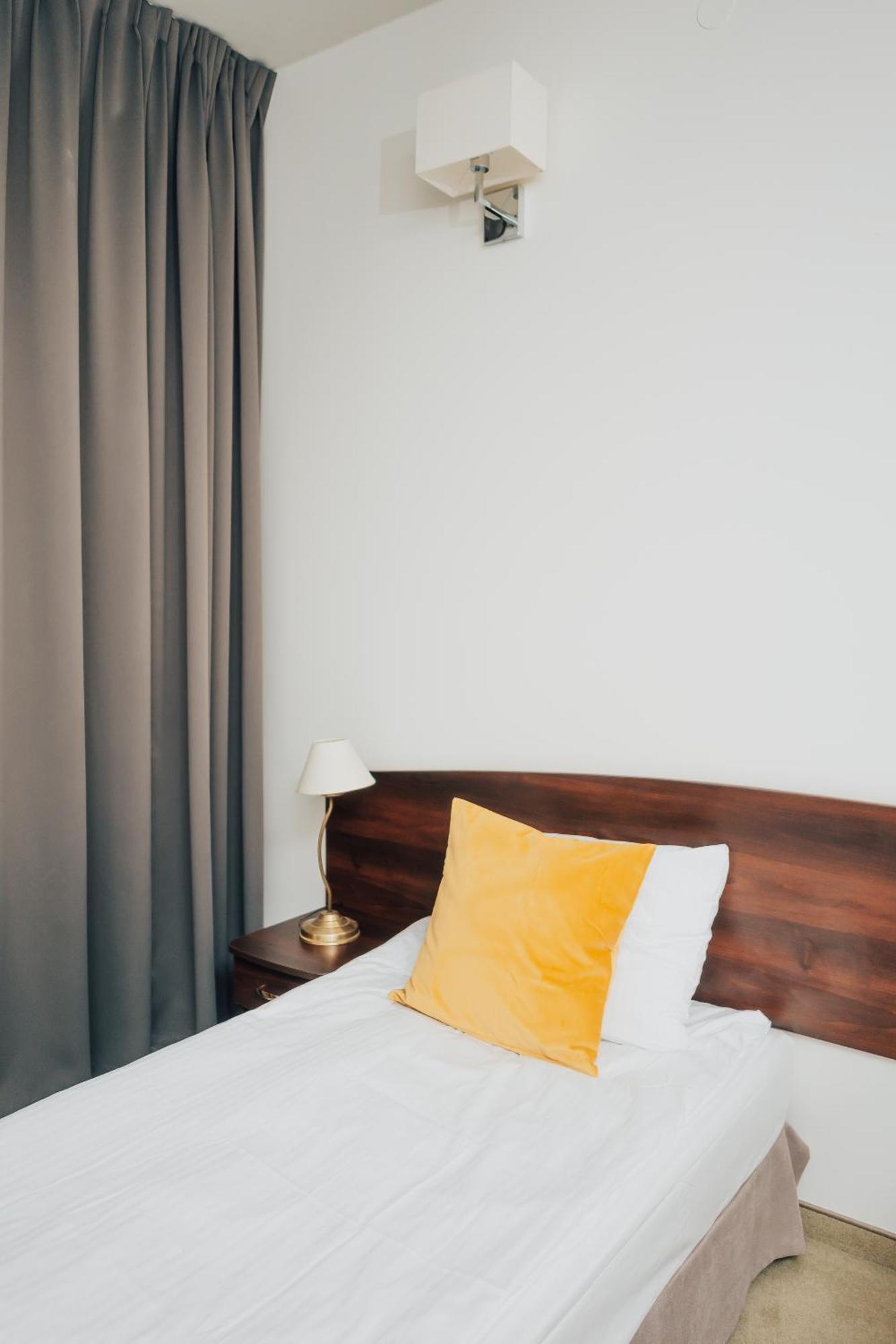Hotel Sphinx Zabia Wola エクステリア 写真